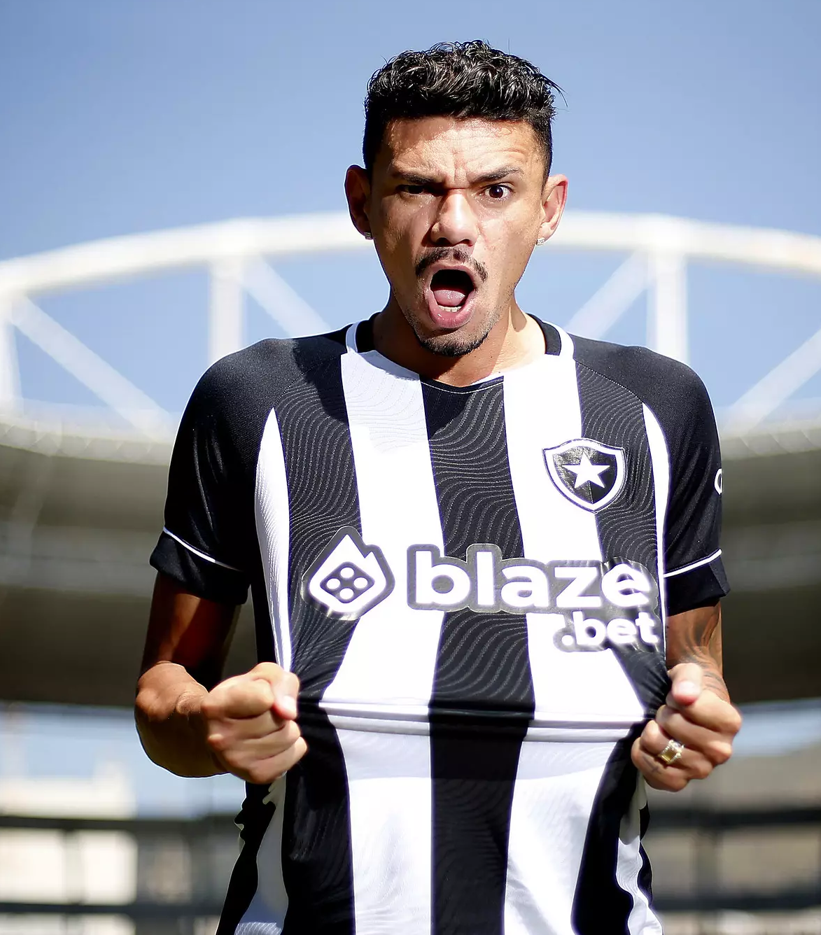 imagem do jogador do botafogo Tiquinho Soares